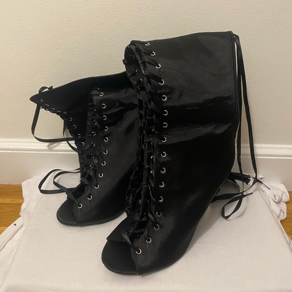 Thigh high lace up boot - Picture 2 of 3